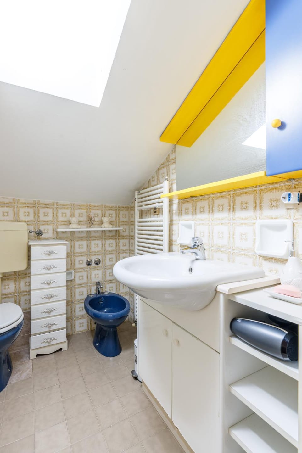 Toilet, Bathroom, towels