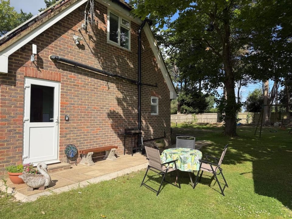 Fermain Lodge Countryside retreat, Peaceful Apartment with Gated Parking Apartment in Rother District