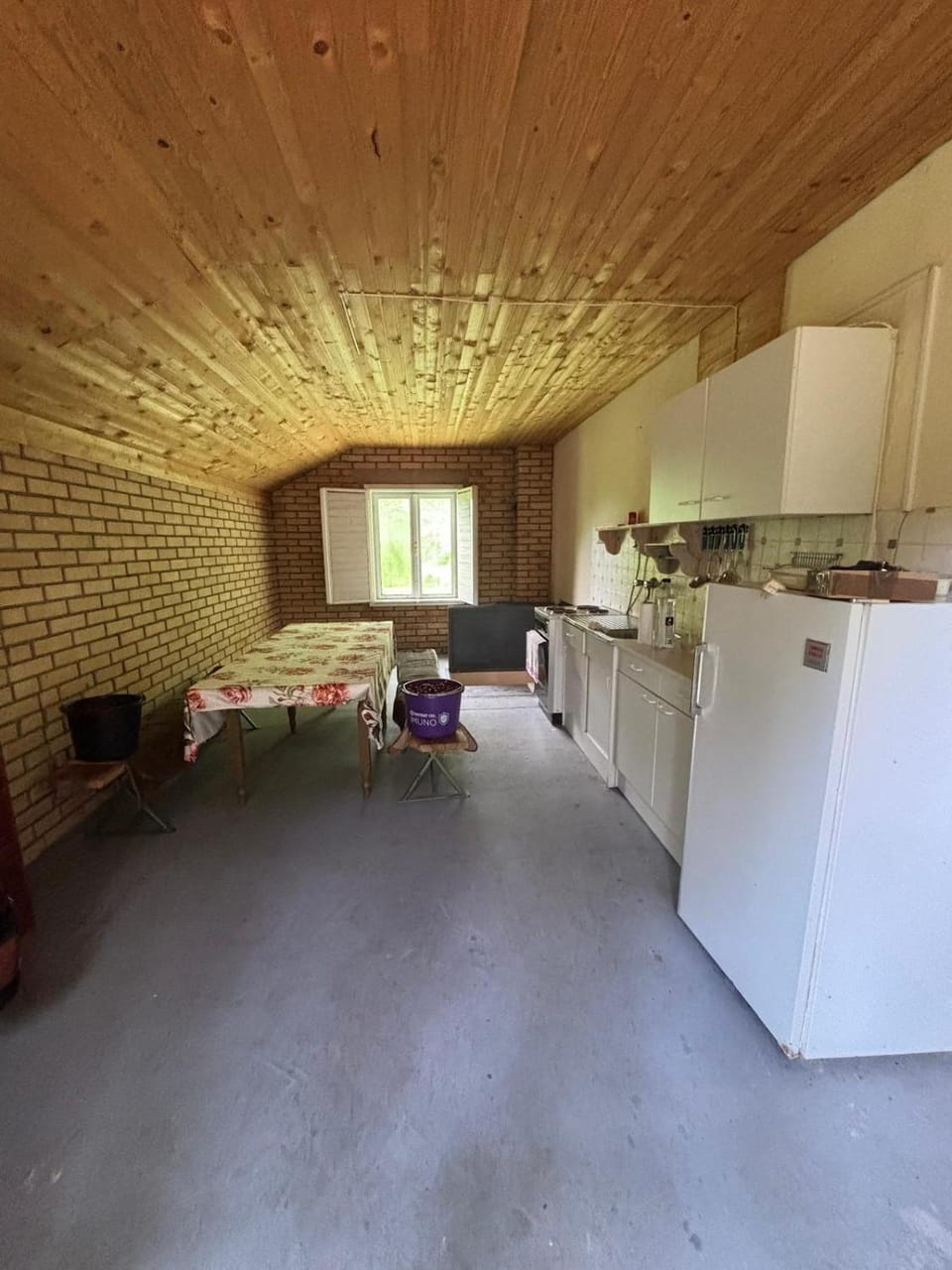 Dining area, kitchen