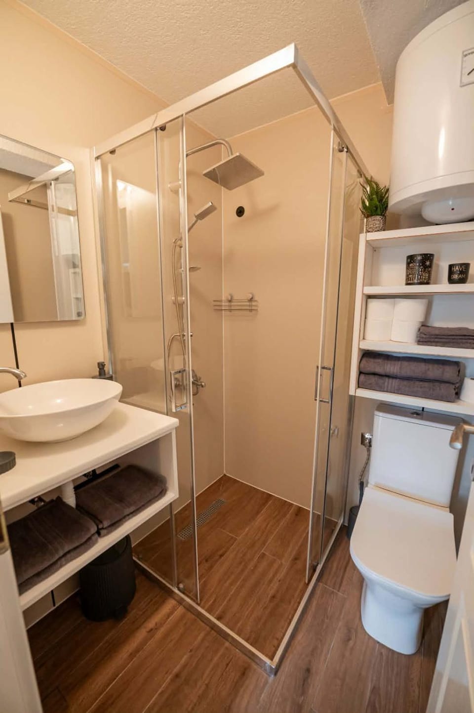 Shower, Toilet, Bathroom, towels
