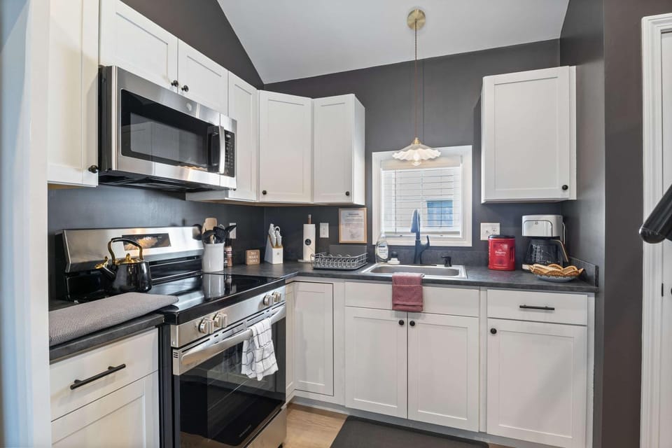 Coral Cottage - Tiny Home at Hampton Beach House in Hampton Beach