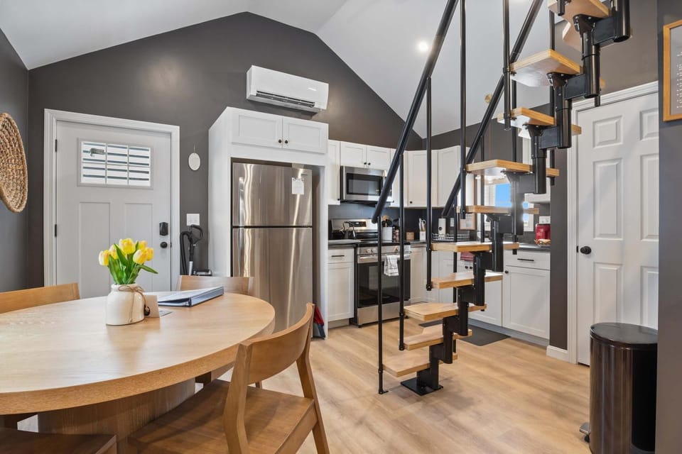 Coral Cottage - Tiny Home at Hampton Beach House in Hampton Beach