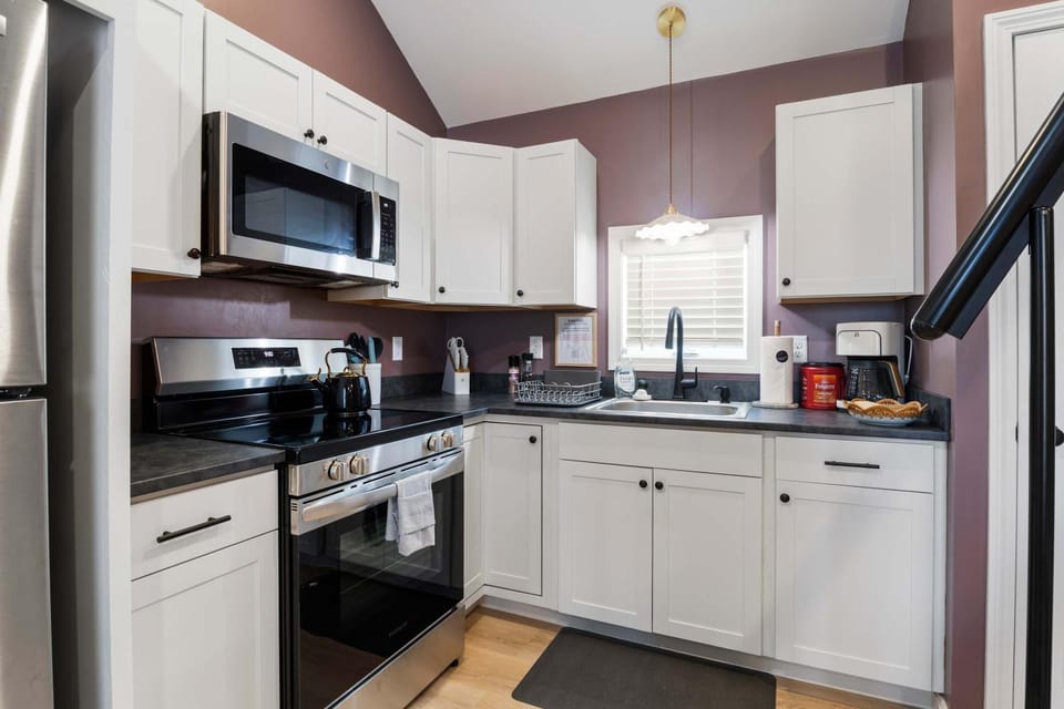 Coastal Breeze Cottage - Tiny Home at Hampton Beach House in Hampton Beach
