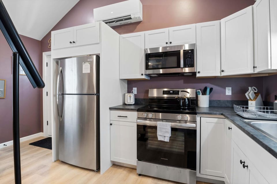 Coastal Breeze Cottage - Tiny Home at Hampton Beach House in Hampton Beach