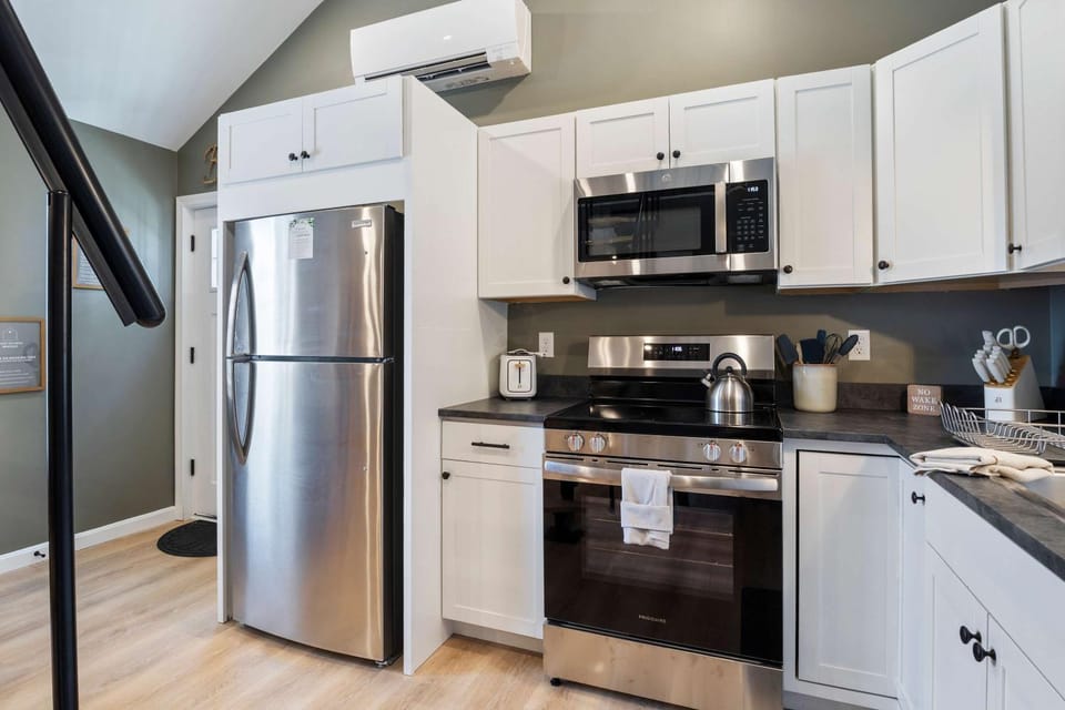 Sandy Toes Cottage - Tiny Home at Hampton Beach House in Hampton Beach