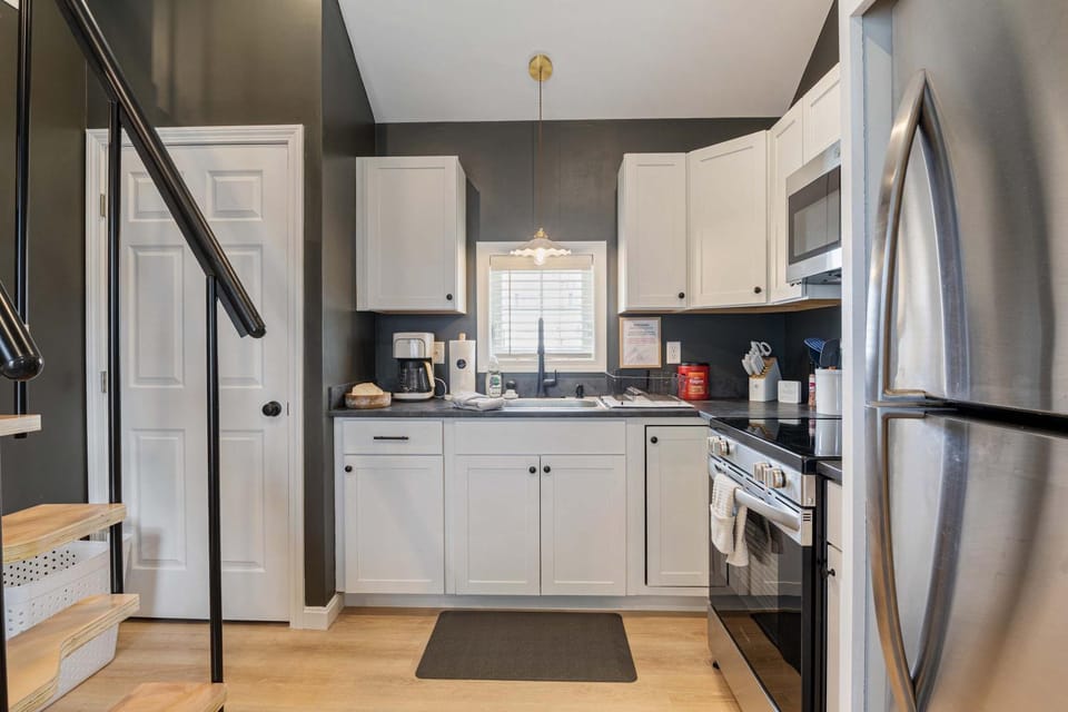 Pelican Cliff Cottage - Tiny Home at Hampton Beach House in Hampton Beach