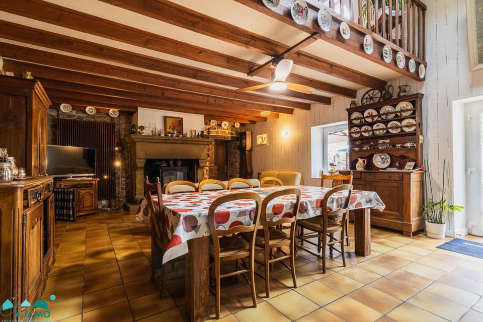 Maison familiale rénovée en campagne | 9 personnes | Réf 1202 House in Brittany