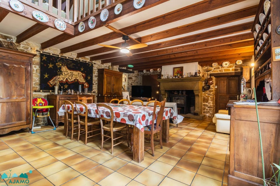 Maison familiale rénovée en campagne | 9 personnes | Réf 1202 House in Brittany