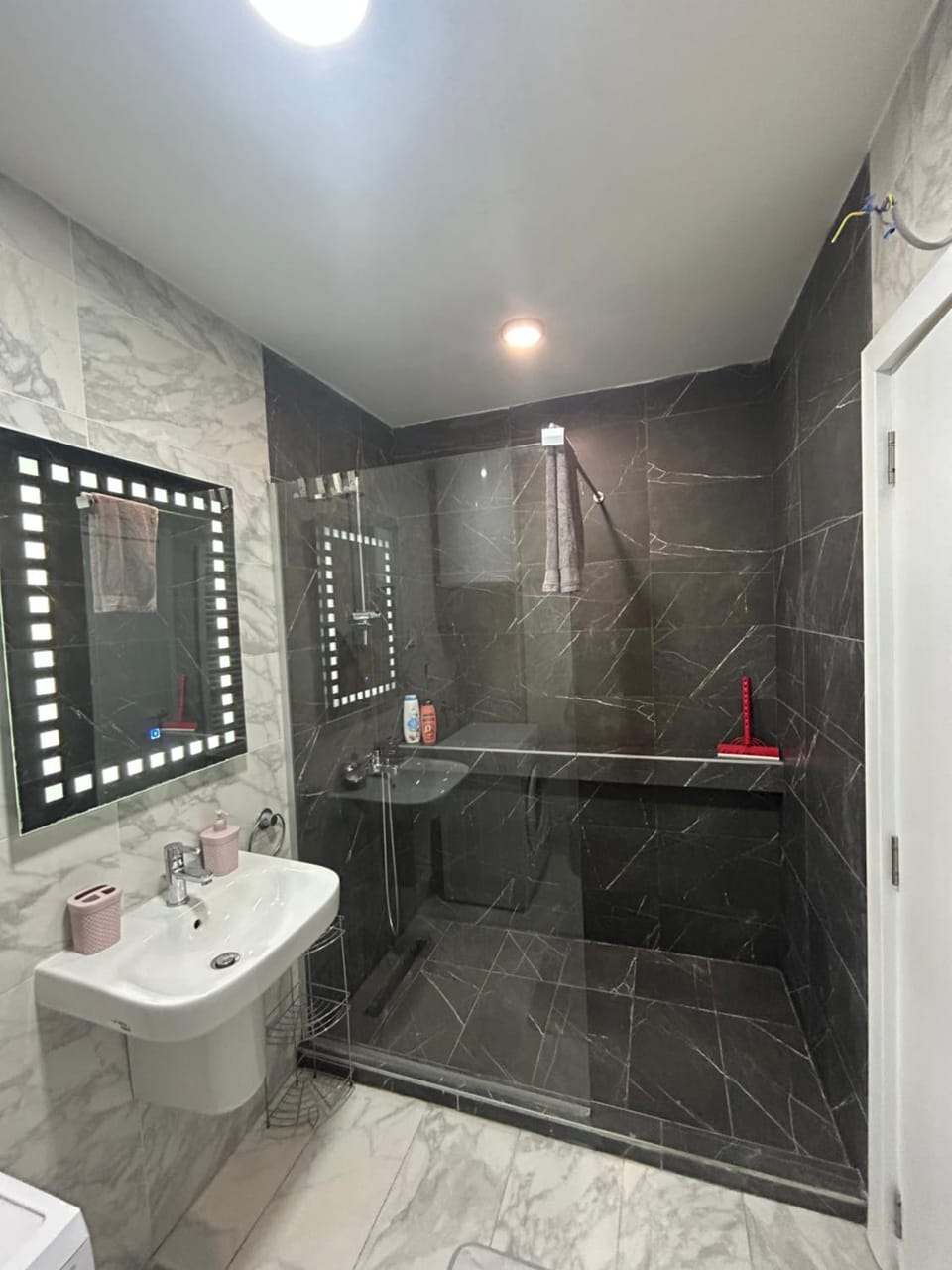 Shower, Toilet, Bathroom, Bath, towels