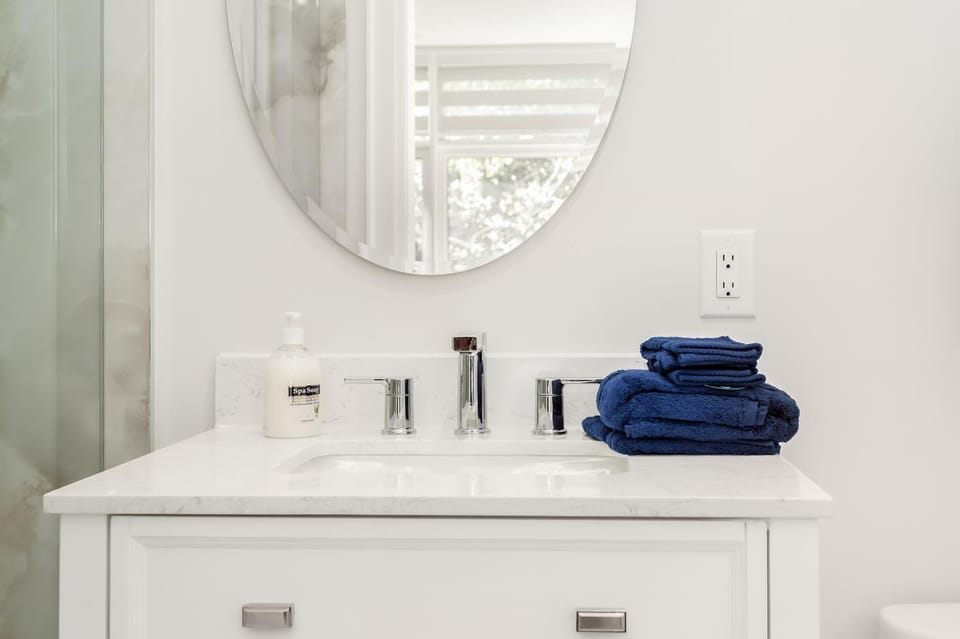 Bathroom, towels