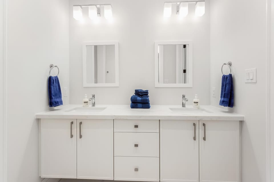 Bathroom, towels