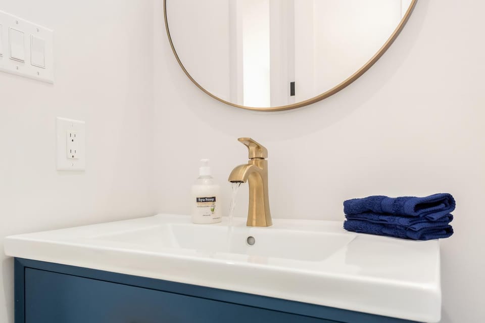 Bathroom, towels