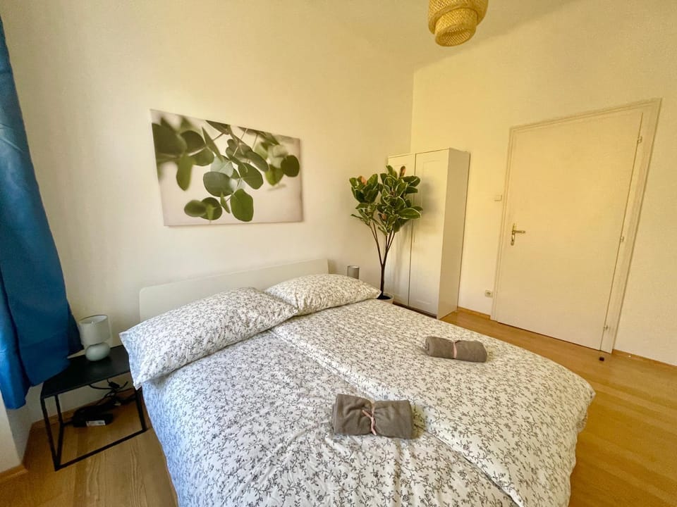 100 m2 Apartment with Balcony & Free Parking Apartment in Vienna
