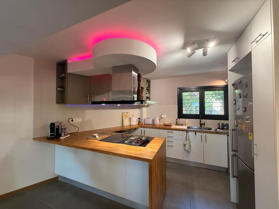 Cozy Maisonette with Garden & Sea View House in Decentralized Administration of Attica