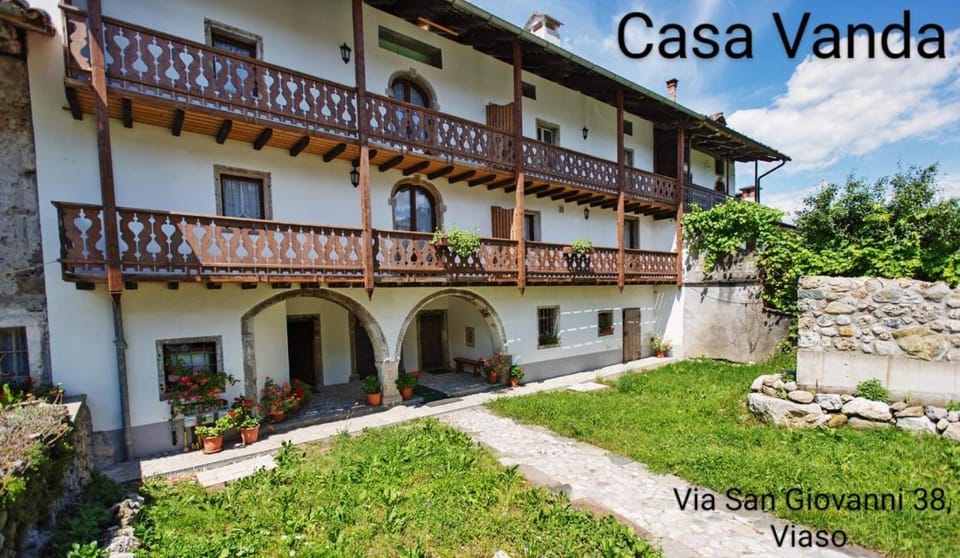 Albergo Diffuso "Col Gentile" Socchieve Apartment hotel in Friuli-Venezia Giulia