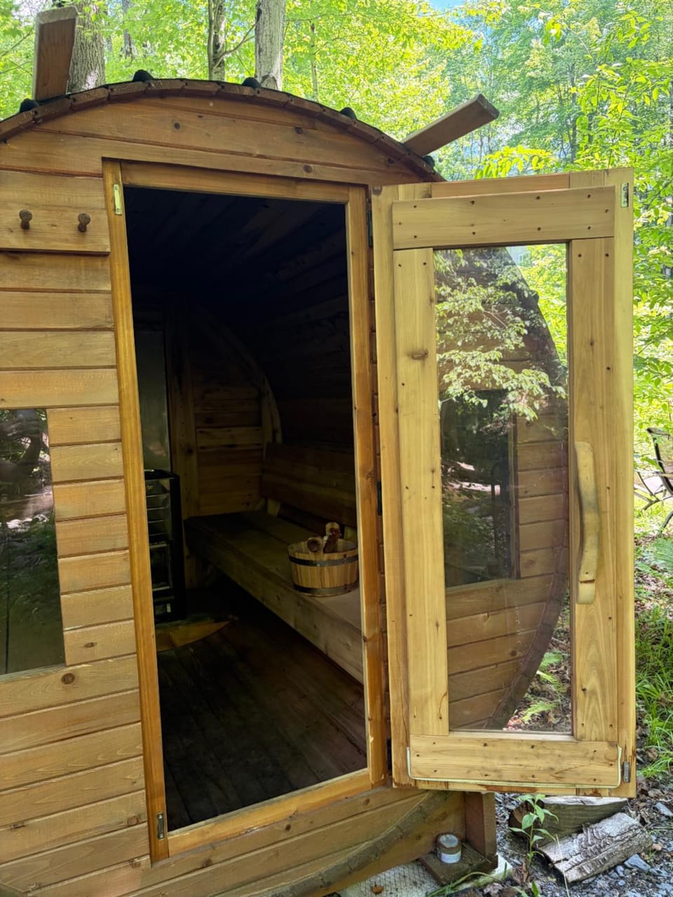 Le Dôme, nature, ressourcement et sauna Luxury tent in Lac-Brome