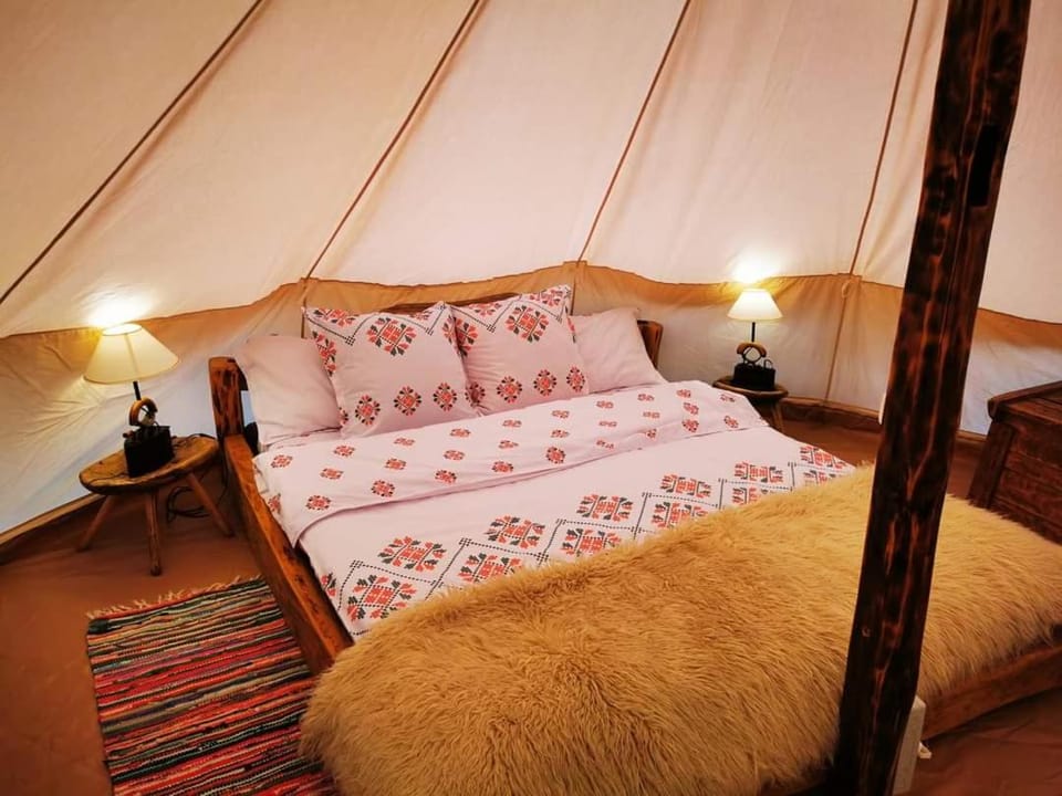 Lazy Dreams Voia Glamping - Cort Alex Luxury tent in Romania