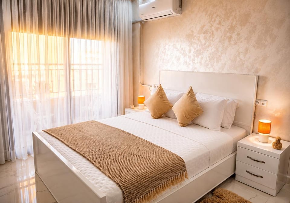 Photo of the whole room, Bedroom