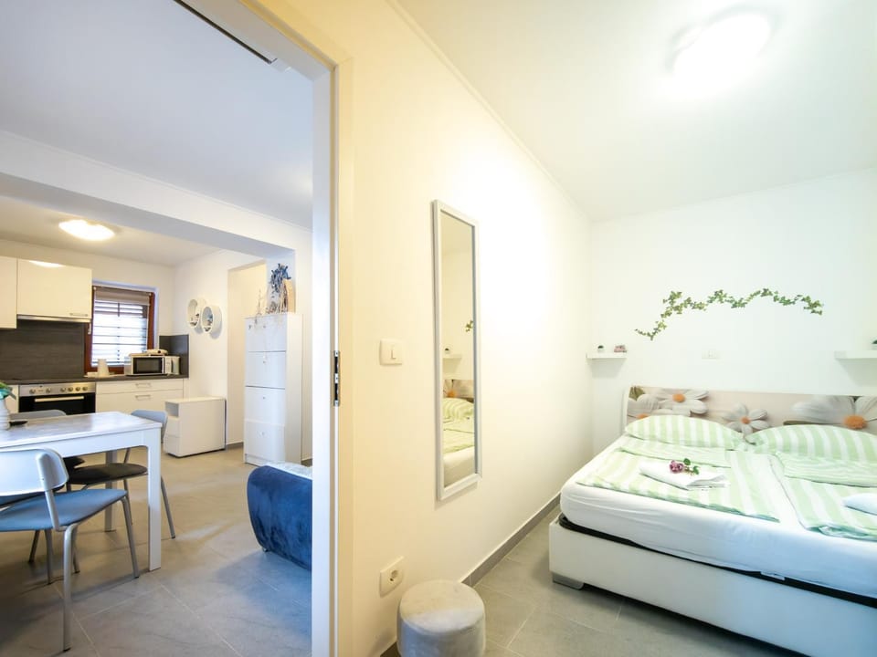 Kitchen or kitchenette, Photo of the whole room, Bedroom