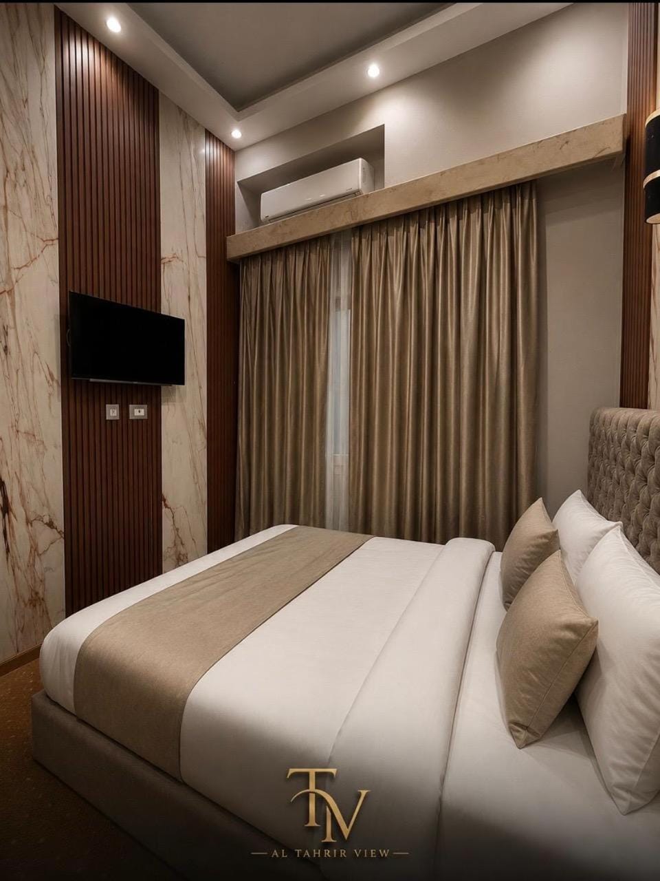 Photo of the whole room, Bedroom