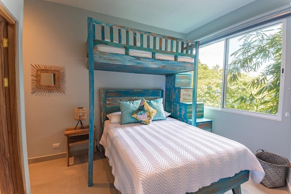 Bedroom, bunk bed