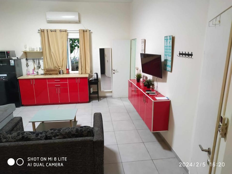 TV and multimedia, Kitchen or kitchenette, Living room, Seating area, air conditioner