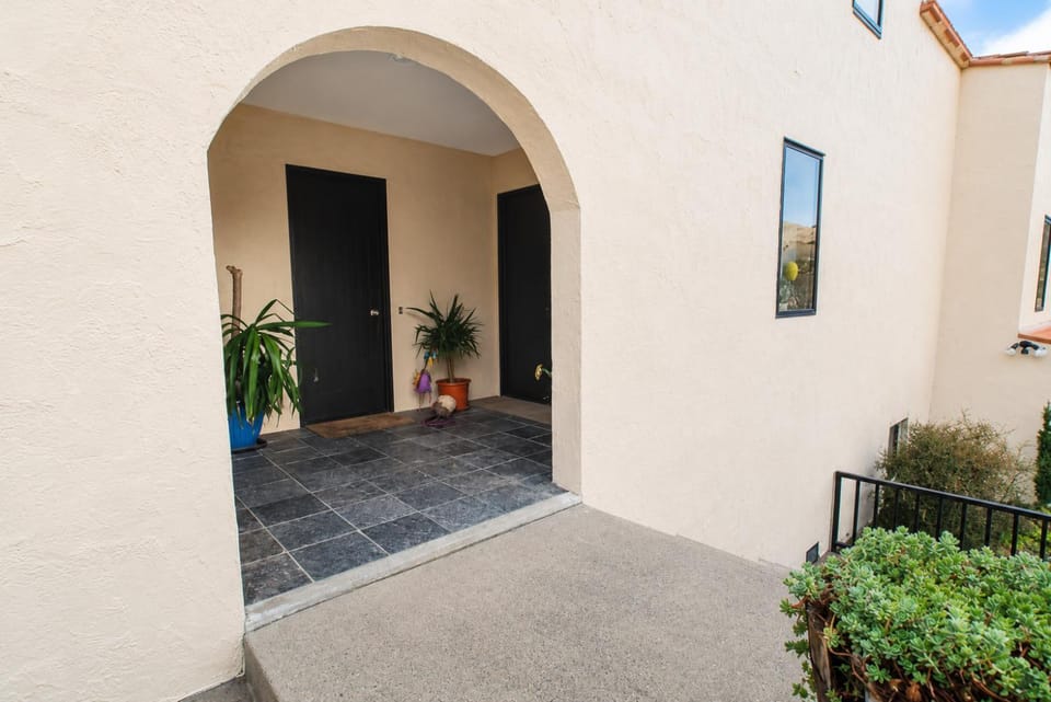 Property building, Facade/entrance, Day