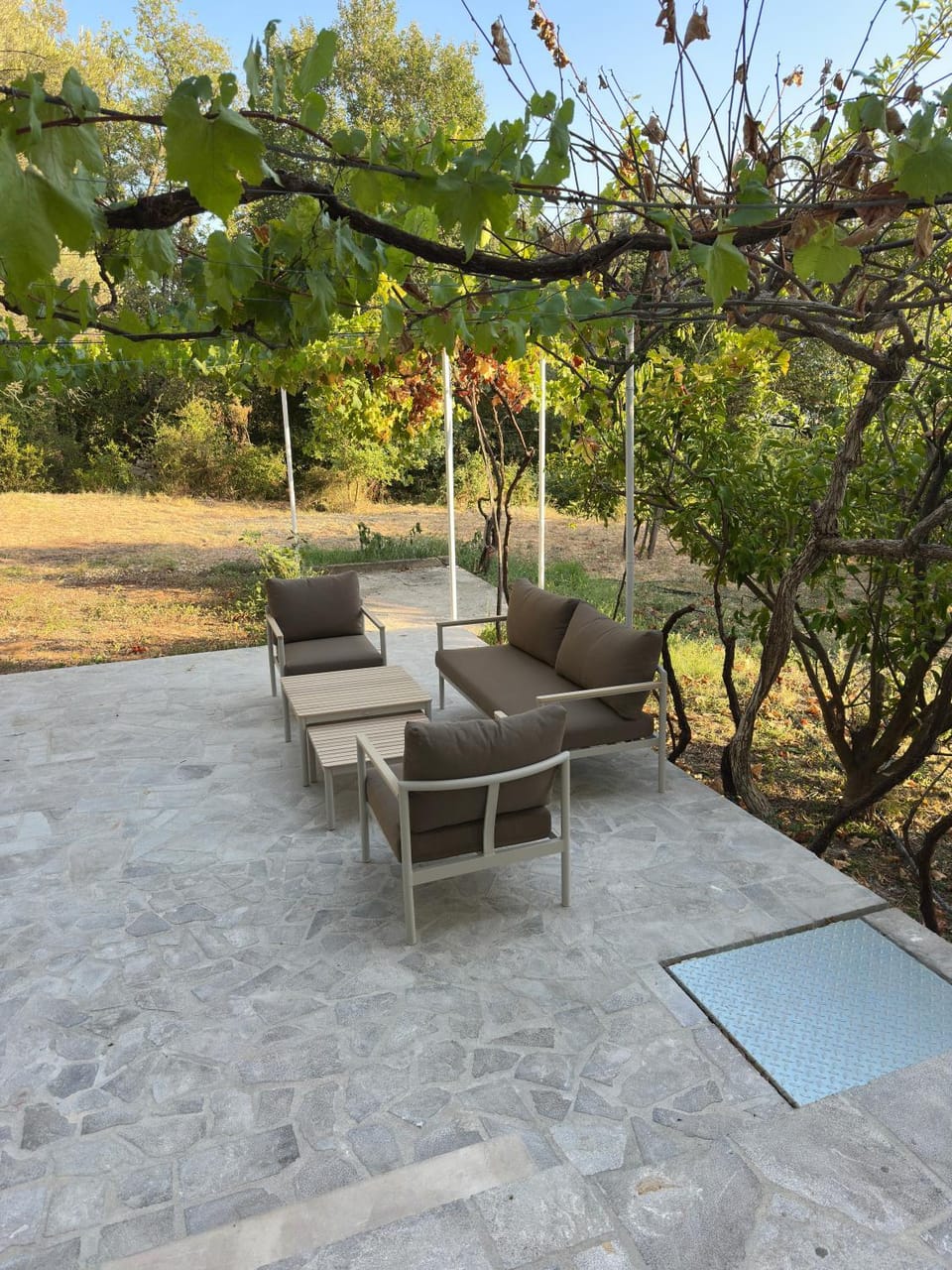 Patio, Spring, Day, Garden, Living room, Seating area, Garden view