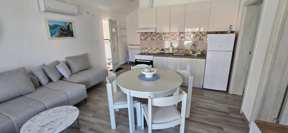Apartmani Furesti 2 Apartment in Kotor Municipality