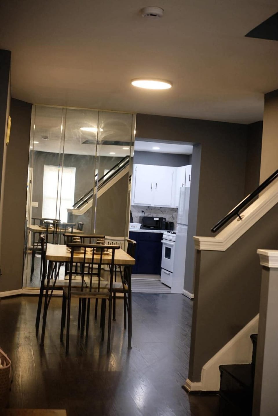 Cozy 2 BR home in South Philly - Easy City Access House in Philadelphia