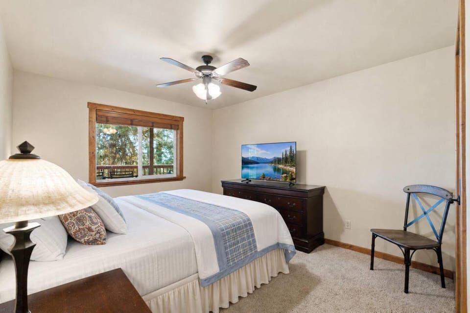 Shaver Dreamin - Mountain Views, Hot Tub Nights House in Shaver Lake