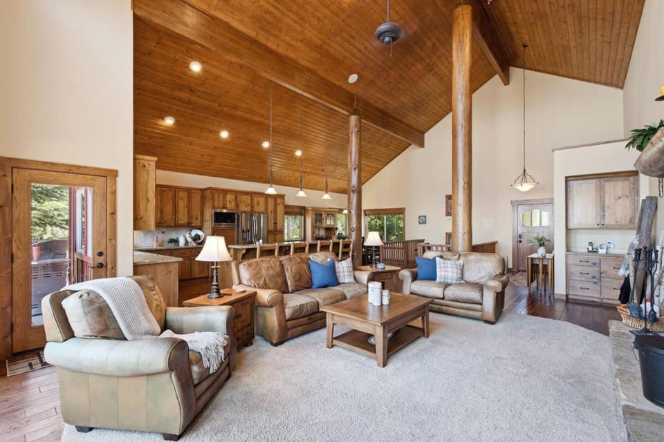Shaver Dreamin - Mountain Views, Hot Tub Nights House in Shaver Lake