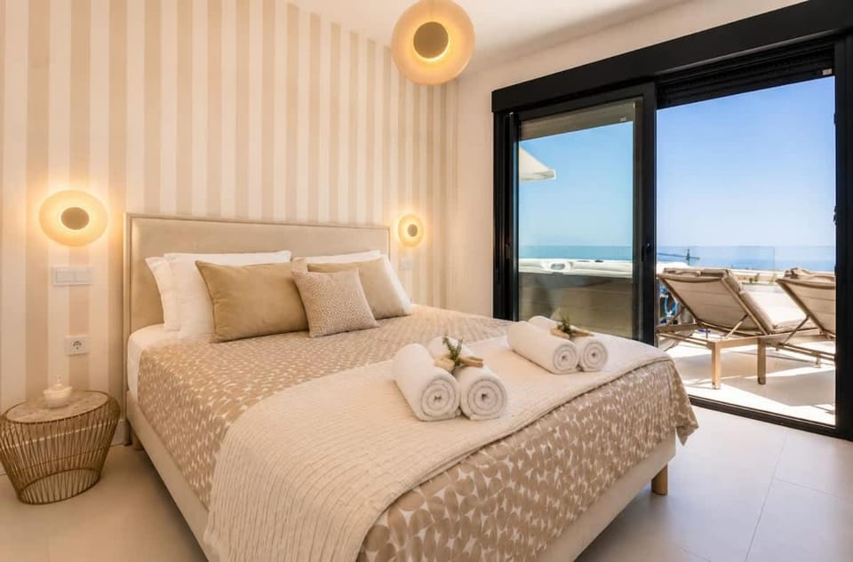 Saint-Tropez Sky Villa – Mediterranean Luxury Apartment in Costa del Sol