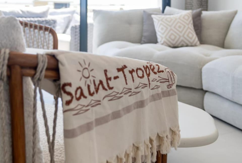 Saint-Tropez Sky Villa – Mediterranean Luxury Apartment in Costa del Sol