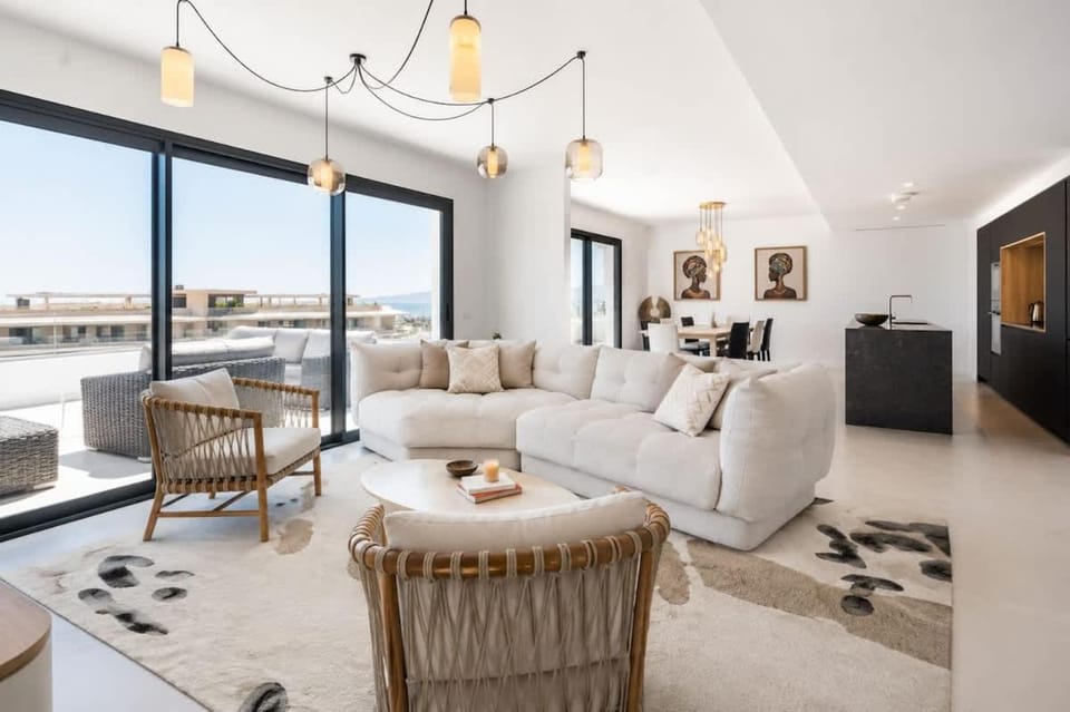 Saint-Tropez Sky Villa – Mediterranean Luxury Apartment in Costa del Sol