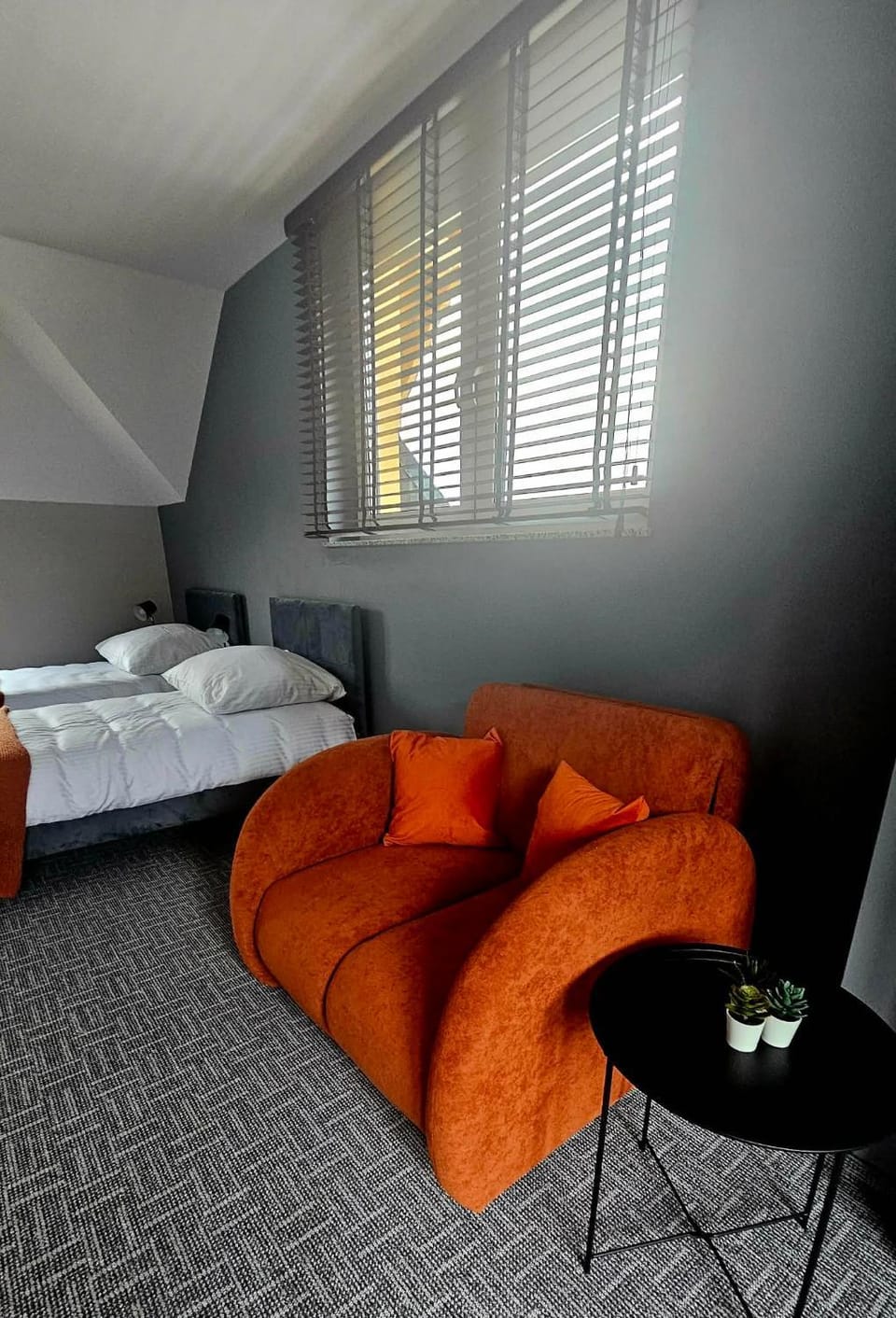 Photo of the whole room, Bedroom