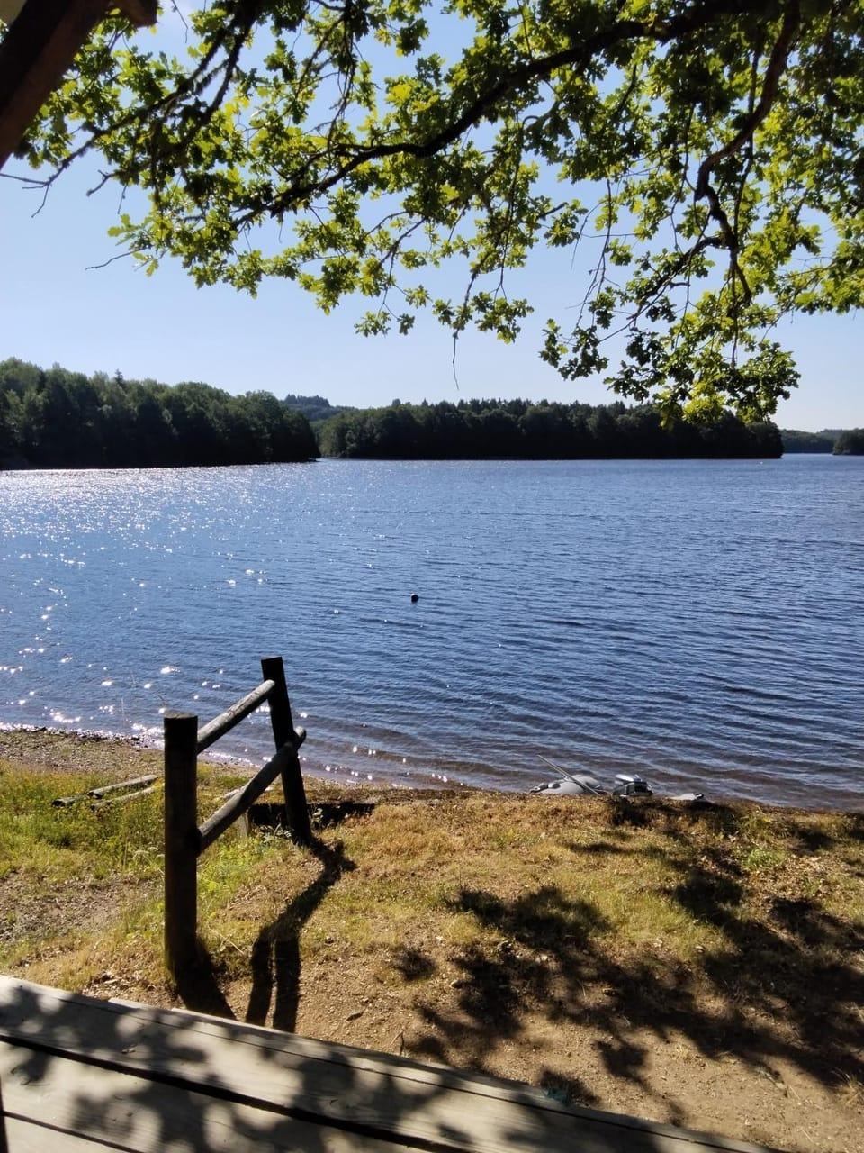 chalet les pieds dans l'eau Campground/ 
RV Resort in Nouvelle-Aquitaine