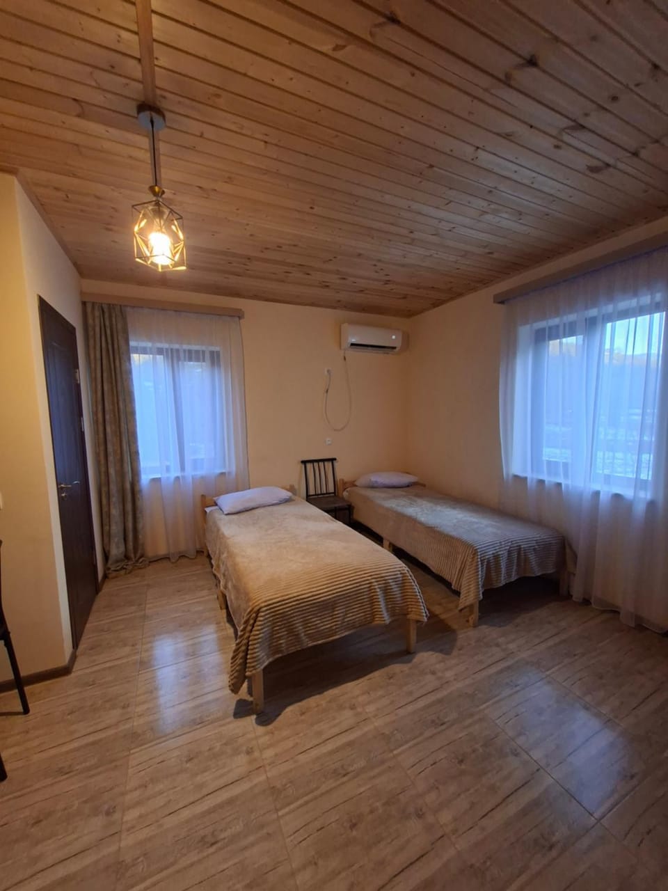 Bed, Photo of the whole room, air conditioner