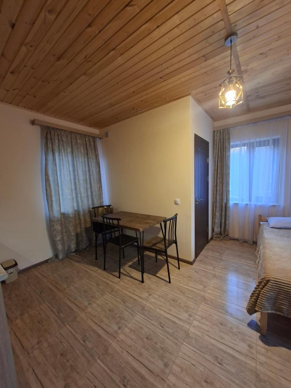 Photo of the whole room, Seating area