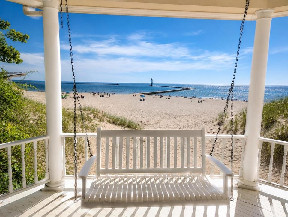 NEW! The Frankfort Beach House - Spectacular! House in Frankfort