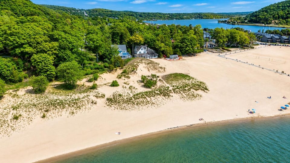 NEW! The Frankfort Beach House - Spectacular! House in Frankfort