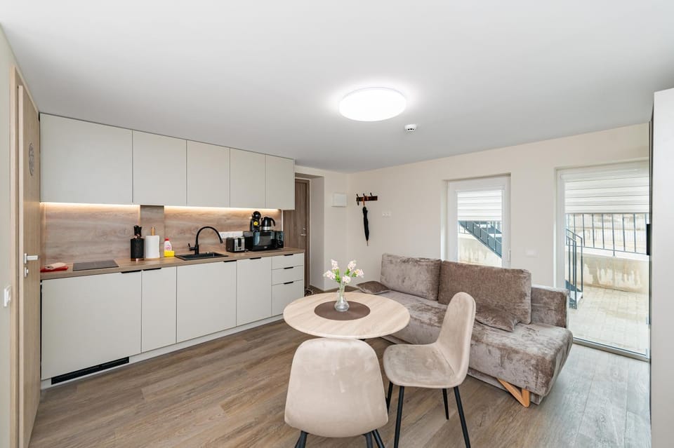 Coffee/tea facilities, Kitchen or kitchenette, Living room, Seating area, Dining area, pet friendly, stove, toaster