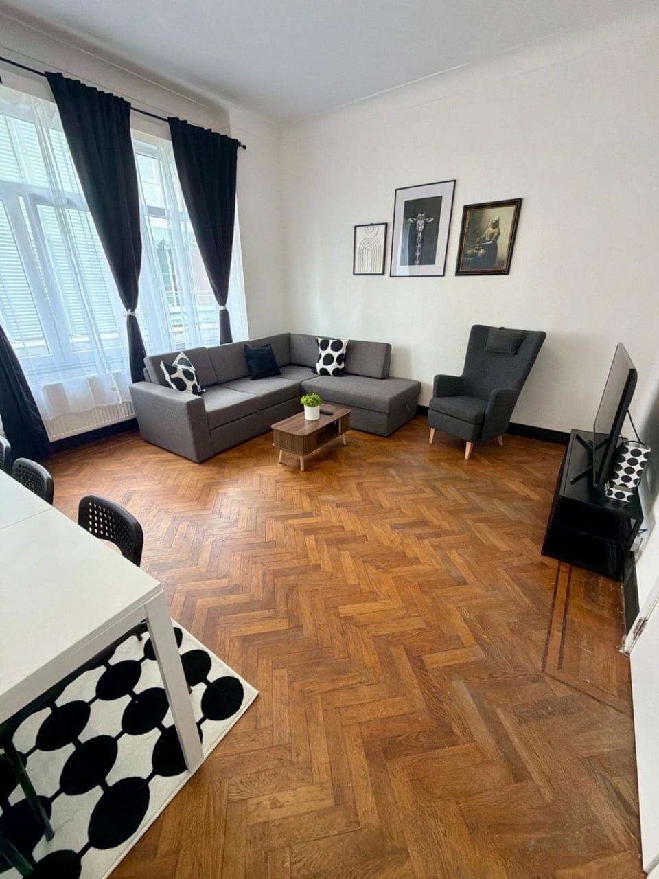 Communal lounge/ TV room