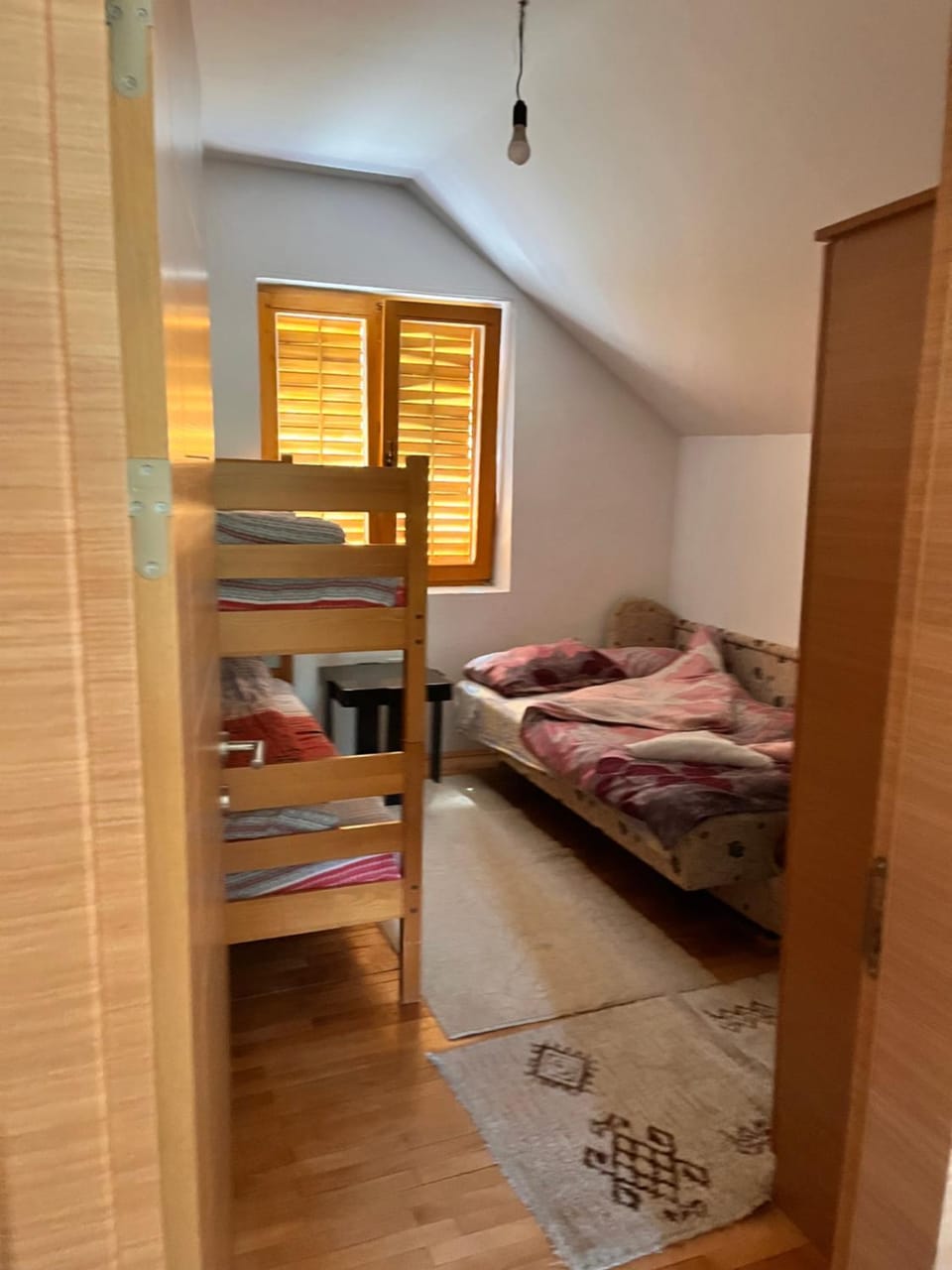 Mountain View Retreat near Pelister National Park, Huge Garden, Hiking Paradise Nature lodge in Municipality of Bitola, North Macedonia