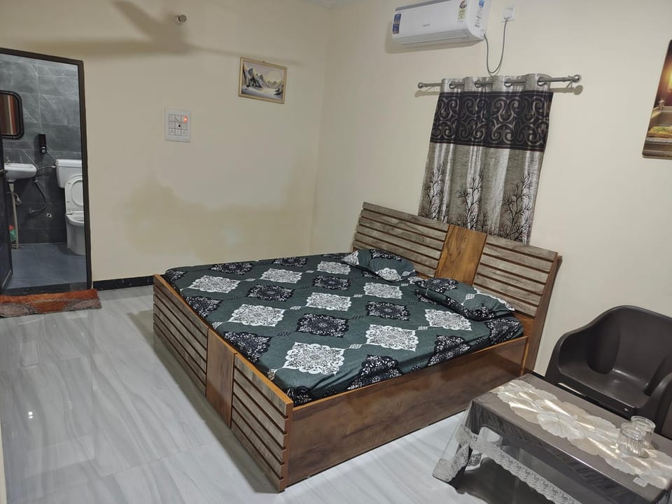 Bed, Photo of the whole room, Bedroom, air conditioner
