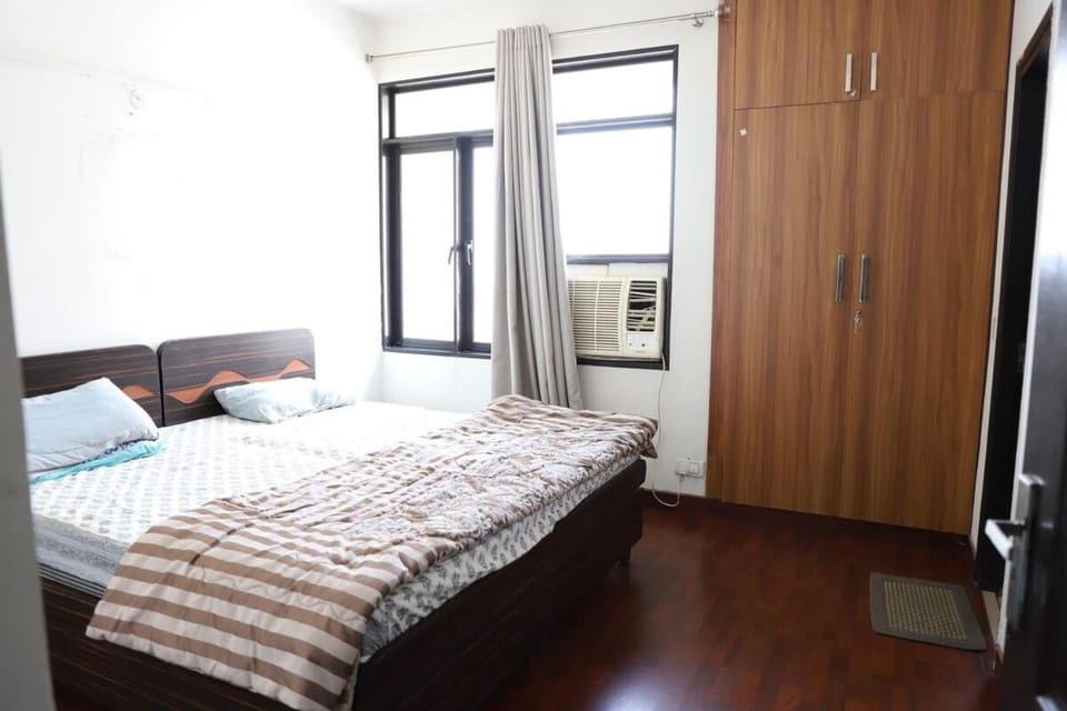Spacious Flat in Noida 119 Apartment in Noida