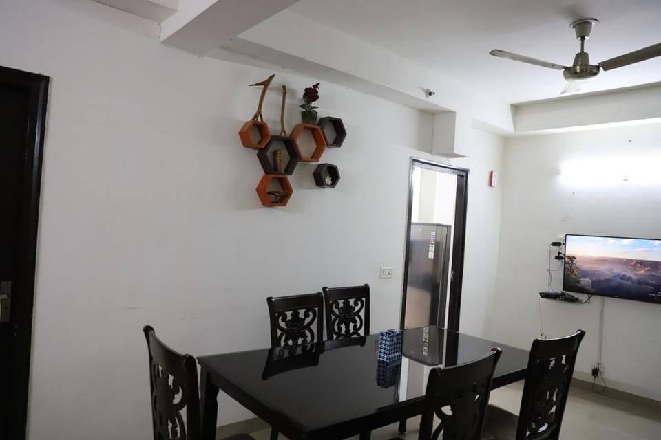 Spacious Flat in Noida 119 Apartment in Noida