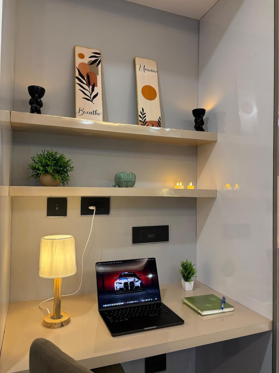 Cozy Luxury Studio, Couple getaway & staycation, City Views Apartment in Noida