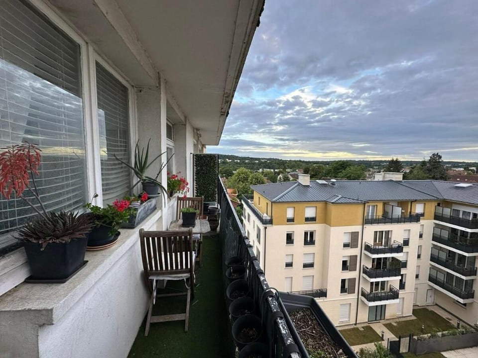Apartment near Fontainebleau train station Apartment in Fontainebleau