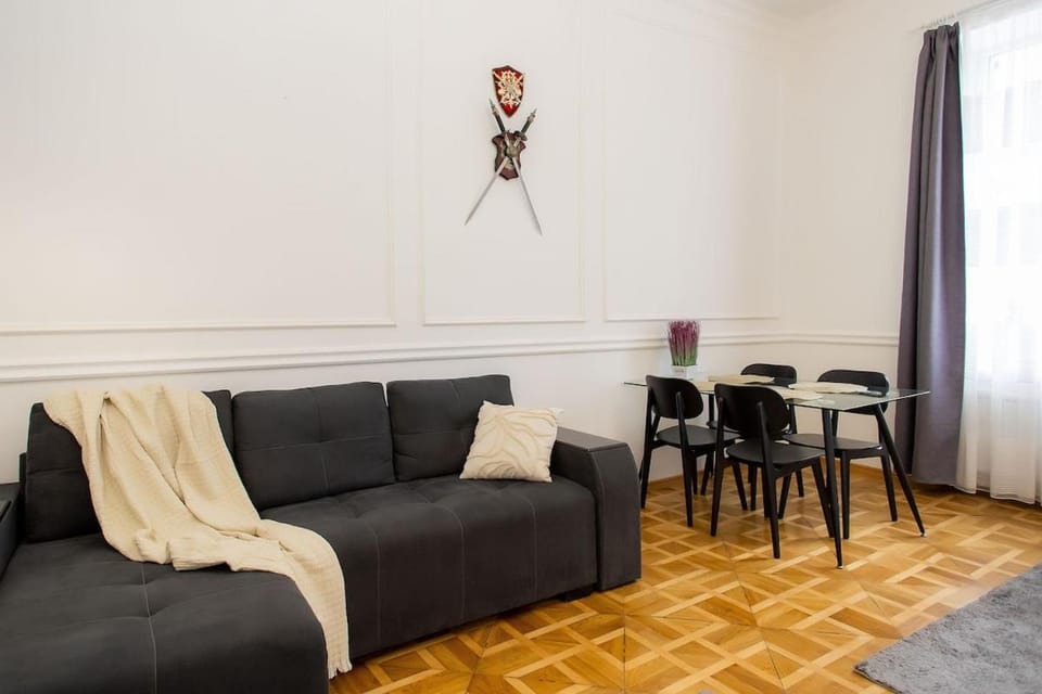 Seating area, Dining area, Bedroom